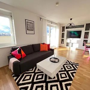  Apartment Penthouse Near Station With Free Parking Österreich